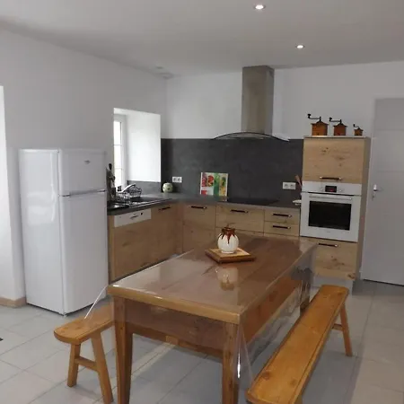 Maison De Caractere Renovee, 6 Pers, 3 Ch, Jardin Clos, Proche Volcans D'auvergne, Animaux Ok - Fr-1-742-425 度假居
