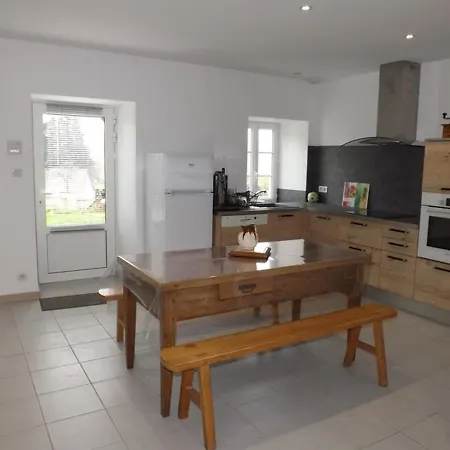 Maison De Caractere Renovee, 6 Pers, 3 Ch, Jardin Clos, Proche Volcans D'auvergne, Animaux Ok - Fr-1-742-425 度假居 *
