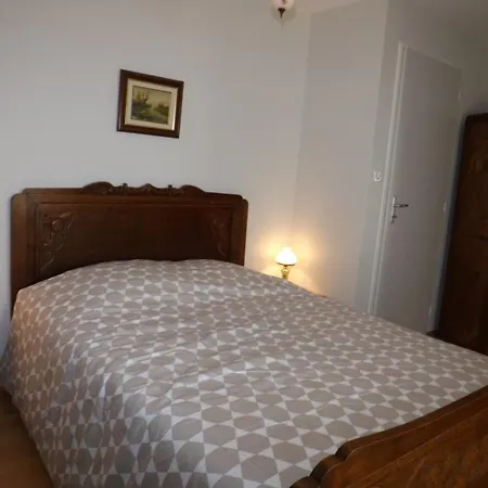 Ferienhaus Maison De Caractere Renovee, 6 Pers, 3 Ch, Jardin Clos, Proche Volcans D'auvergne, Animaux Ok - Fr-1-742-425 *