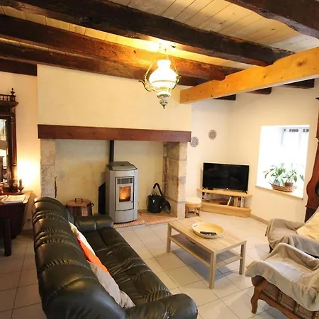Maison De Caractere Renovee, 6 Pers, 3 Ch, Jardin Clos, Proche Volcans D'auvergne, Animaux Ok - Fr-1-742-425 Ferienhaus